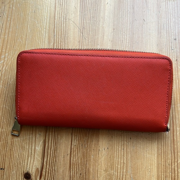 Tory Burch Orange Saffiano Leather Robinson Zip Wristlet Wallet - Picture 3 of 3